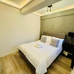 Modern 3 Bedroom Central Marylebone Apt, 5 Min From Station! London