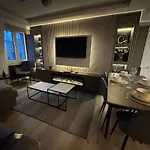 Modern 3 Bedroom Central Marylebone Apt, 5 Min From Station! London